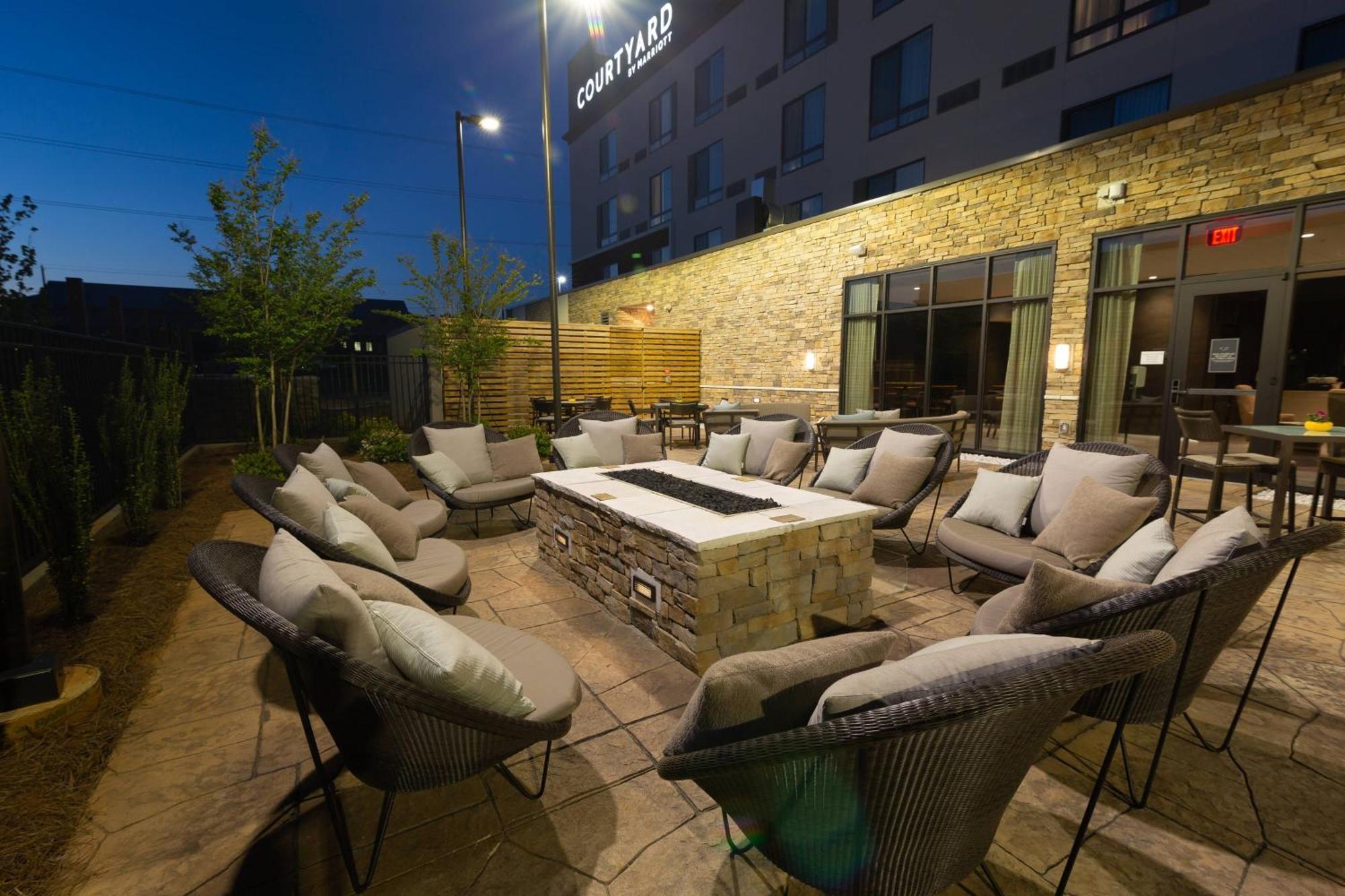 Courtyard By Marriott Картерсвілл Екстер'єр фото